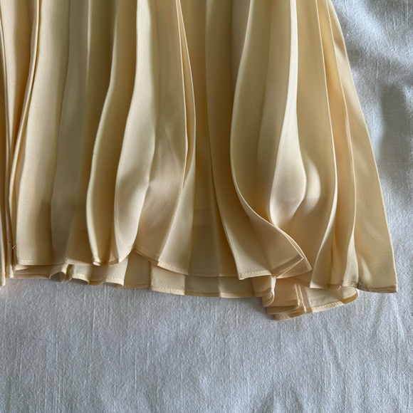 Polagram cream flutter sleeve, pleated dress - Picture 14 of 16